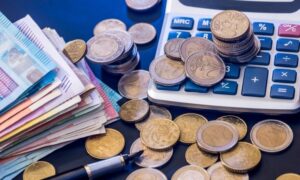 Προς νέα μείωση των ασφαλιστικών εισφορών κατά μία μονάδα – Τι κερδίζουν οι εργαζόμενοι από υπερωρίες και υπερεργασία