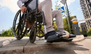 Άτομα με αναπηρία: Η Ελλάδα στις τελευταίες θέσεις της Ευρώπης στις παροχές – Ανακοινώθηκαν 3 νέα έργα