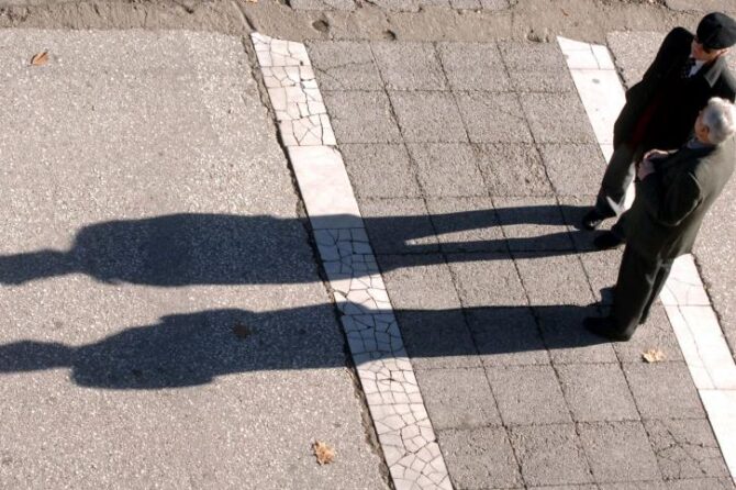 Αύξηση ορίων συνταξιοδότησης από το 2027 φέρνει η σύνδεση με το προσδόκιμο ζωής – Χαμηλή ηλικία «εξόδου» στην Ελλάδα βλέπει ο ΟΟΣΑ
