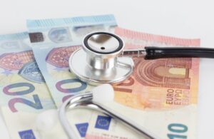 Ιδιώτες γιατροί στα νοσοκομεία: Το ΕΣΥ ανάμεσα σε «μπαλώματα» και μπίζνες