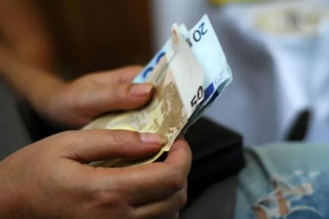 Πώς θα εξασφαλίσετε υψηλότερη σύνταξη – Τι συμφέρει μισθωτούς και ελεύθερους επαγγελματίες