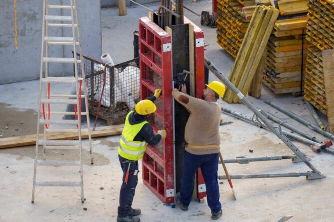 Θέσεις εργασίας: Ρεκόρ στο οκτάμηνο του 2025