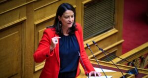 Ψηφίζεται σήμερα το νέο εργασιακό νομοσχέδιο – Tι σημαίνει το ευέλικτο ωράριο για εργαζομένους και επιχειρήσεις
