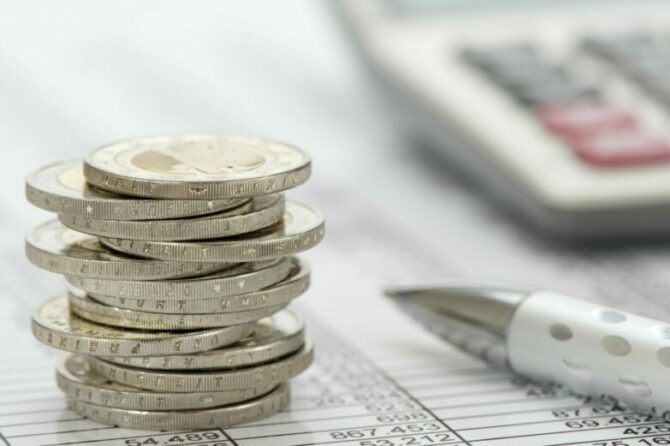 Κρατικά χρέη: Άλμα στα 3,88 δισ. ευρώ με πρωταγωνιστές τα νοσοκομεία και τις εκκρεμείς επιστροφές φόρων