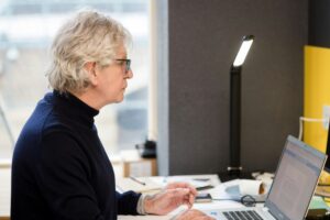 Εργαζόμενοι συνταξιούχοι: Το λάθος που κοστίζει έως 100 ευρώ τον μήνα