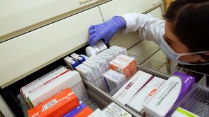 Φάρμακα – ιδιωτική αγορά: Τι θα γίνει με το δεύτερο “σπάσιμο” του προϋπολογισμού