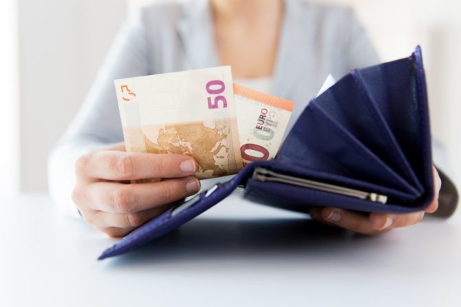 Χρέη: Διπλή η παραγραφή οφειλών προς ΕΦΚΑ