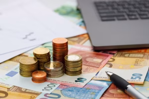 Ξεπέρασαν τα 51,7 δισ. ευρώ τα χρέη στο ΚΕΑΟ / ΕΦΚΑ – Λύση ή παρηγοριά η νέα ρύθμιση των 72 δόσεων;