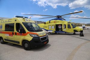 Οι ελλείψεις στα νησιά αυξάνουν τις αεροδιακομιδές – Η αντίφαση του υπουργείου Υγείας