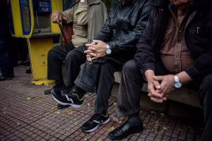 ΙΟΒΕ: Ο πληθωρισμός «κατάπιε» τις αυξήσεις των συντάξεων – Οι ονομαστικές αυξήσεις εξανεμίστηκαν στην πράξη