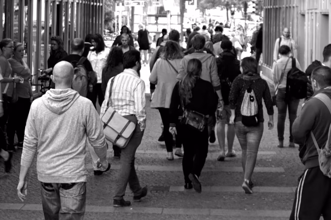 Eurostat: Ένας στους πέντε στην ΕΕ κινδυνεύει από φτώχεια – Στο «κόκκινο» η Ελλάδα σε στέγαση, θέρμανση, αναψυχή